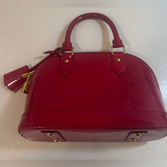 Louis Vuitton "Alma" Monogram pat-tent Leather Medium Size Bag in Red. Looks new - Picture 5 of 16